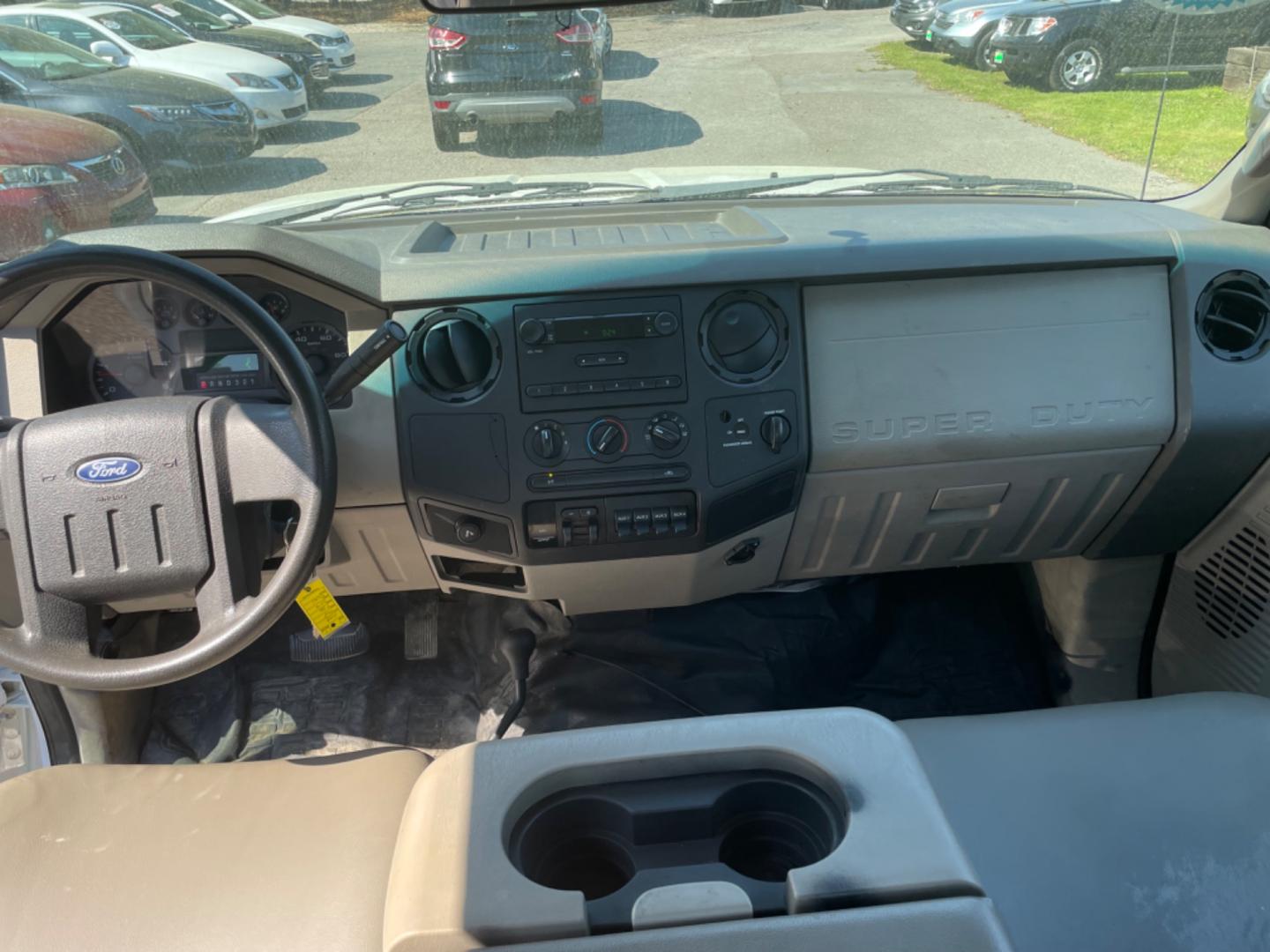 2008 WHITE FORD F-350 SUPERDUTY XL (1FTWX31R28E) with an 6.4L engine, Automatic transmission, located at 5103 Dorchester Rd., Charleston, SC, 29418-5607, (843) 767-1122, 36.245171, -115.228050 - Photo#12